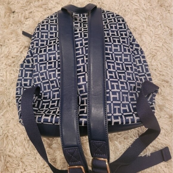𝅺tommy HILFIGER Backpack Signature Canvas - Picture 2 of 5